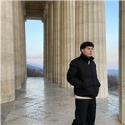 Laureato in Economia, con più di 600 lezioni certificate, offre ripetizioni private di diverse materie